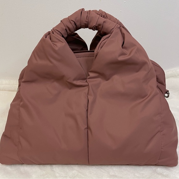 Lululemon Gathered Handle Gym Bag Vol 14L in Spiced Chai ( mauve pink ) - Picture 9 of 15